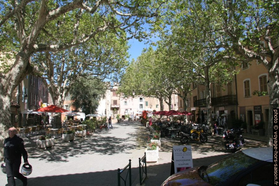 Place des Ormeaux à Tourtour. Photo © André M. Winter