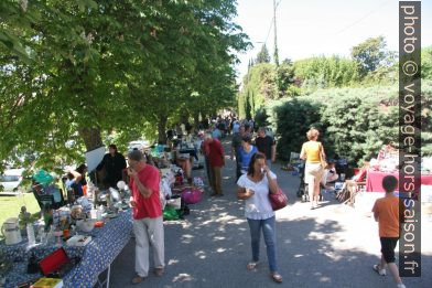 Jour de brocante à Villecroze. Photo © André M. Winter