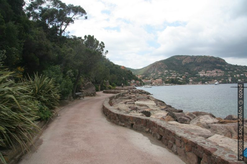 Promenade André Pradayrol à Théoule-sur-Mer. Photo © André M. Winter