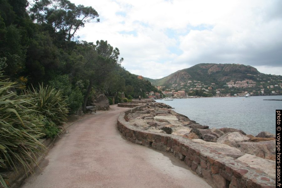 Promenade André Pradayrol à Théoule-sur-Mer. Photo © André M. Winter