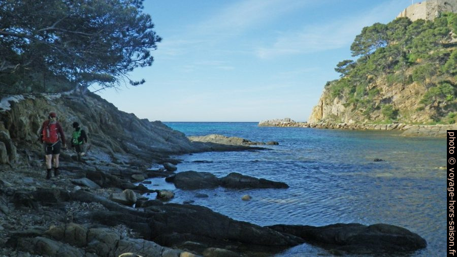 Sentier du littoral manquant à l'est de Brégançon. Photo © André M. Winter