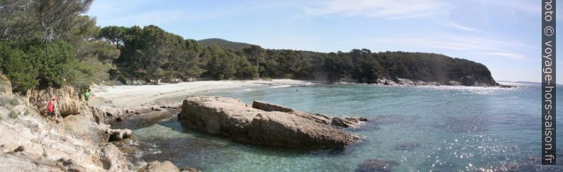 Plage du Domaine de la Reine Jeanne. Photo © André M. Winter