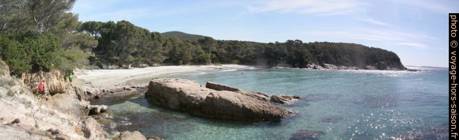 Plage du Domaine de la Reine Jeanne. Photo © André M. Winter