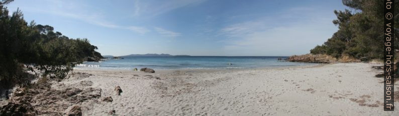 Plage du Domaine de la Reine Jeanne. Photo © André M. Winter