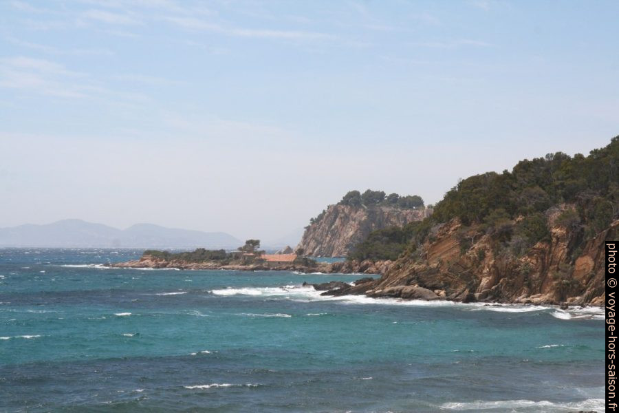 Mer agitée à la Pointe de la Galère et à la Pointe de Malherbe. Photo © André M. Winter
