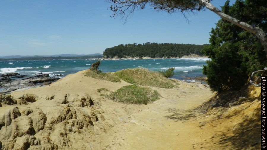 Sentier du littoral à la Pointe du Diable. Photo © André M. Winter
