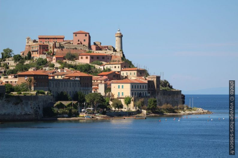 Fort et phare de Portoferraio en 2014. Photo © André M. Winter