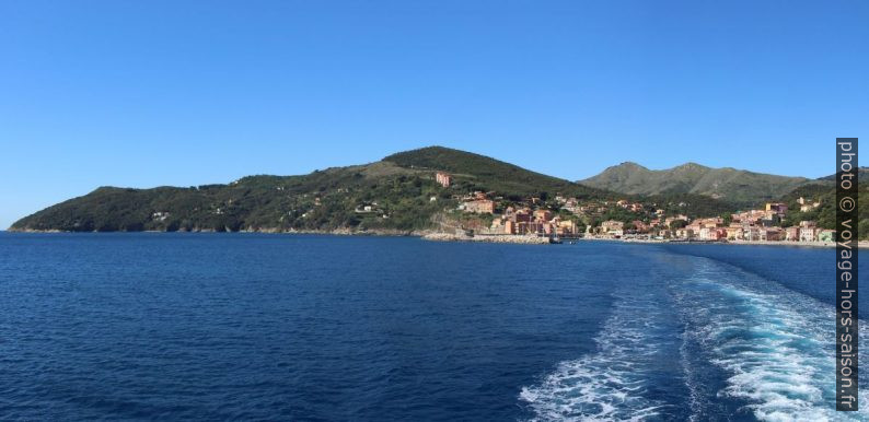 Vue retour du ferry sur Rio Marina en 2014. Photo © André M. Winter