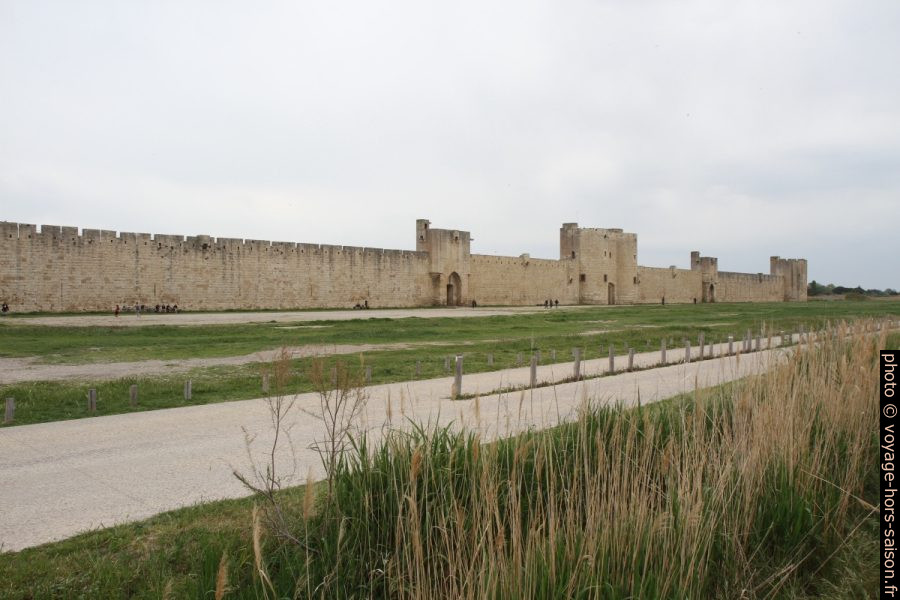Remparts sud-ouest d'Aigues-Mortes. Photo © Alex Medwedeff