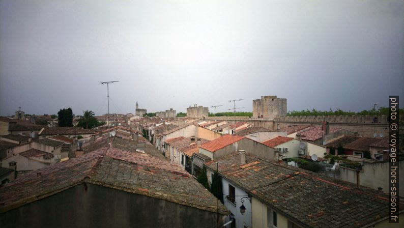 Toits du centre d'Aigues Mortes. Photo © André M. Winter