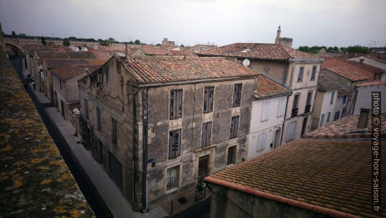 Maison en ruine dans le centre d'Aigues Mortes. Photo © André M. Winter