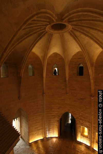 Voûte d'une chambre circulaire de la Tour de Constance. Photo © André M. Winter