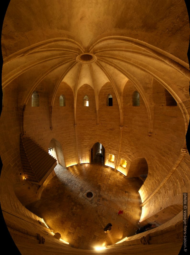 Chambre circulaire dans la Tour de Constance. Photo © André M. Winter