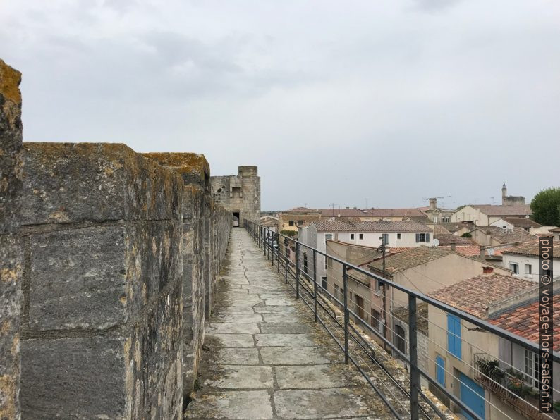 Sur les remparts d'Aigues Mortes. Photo © Alex Medwedeff