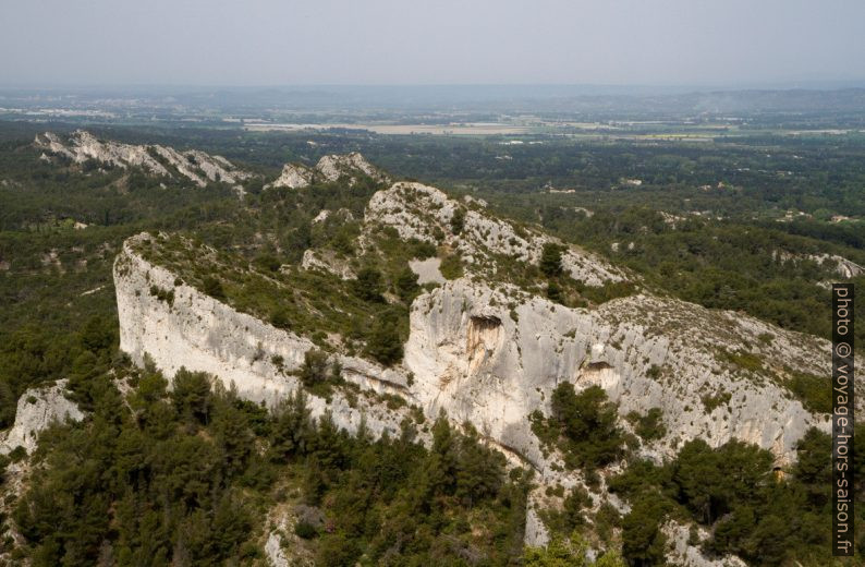 Partie ouest de la crête nord des Alpilles. Photo © Alex Medwedeff