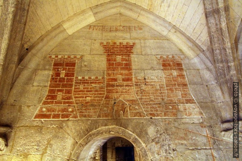 Graffiti gravé par des prisonniers du Château de Tarascon. Photo © André M. Winter