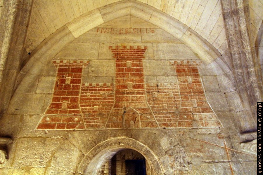 Graffiti gravé par des prisonniers du Château de Tarascon. Photo © André M. Winter