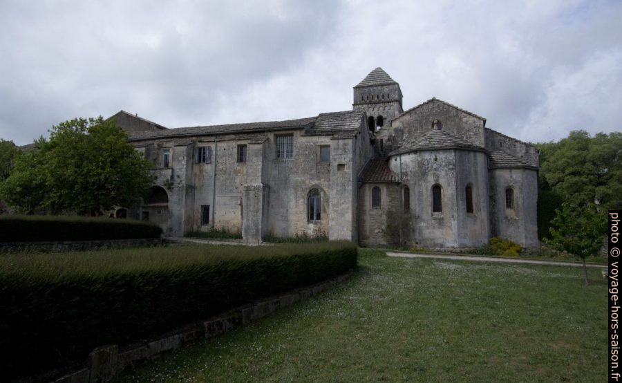 Ancien prieuré de St. Paul de Mausole vu du jardin. Photo © André M. Winter