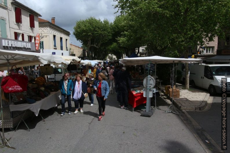 Marché forain dans le Boulevard Marceau. Photo © André M. Winter