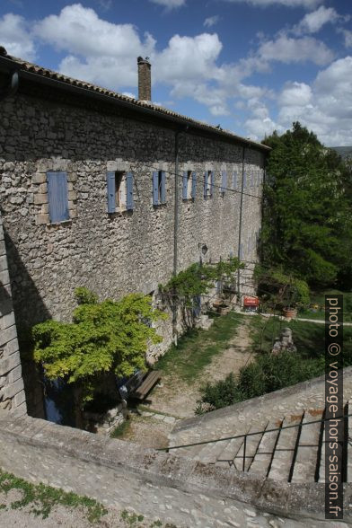 Immeuble du prieuré sous la chapelle ND de Beauregard. Photo © Alex Medwedeff