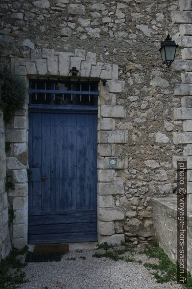 Une porte de l'ancien prieuré de Beauregard. Photo © Alex Medwedeff