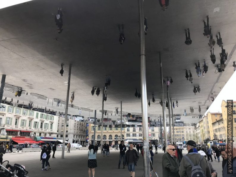 Sous l'Ombrière de Norman Foster. Photo © Alex Medwedeff