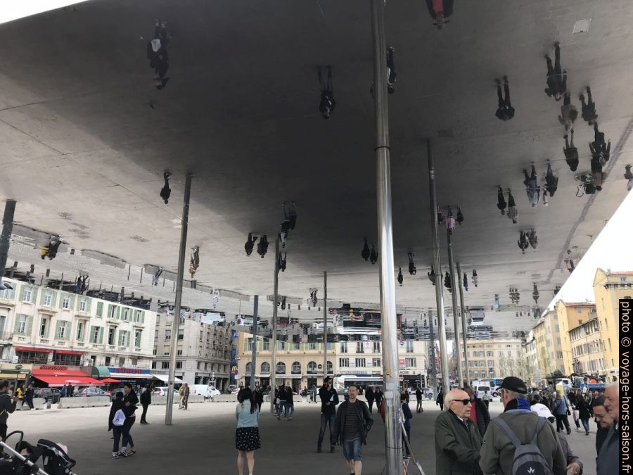 Sous l'Ombrière de Norman Foster. Photo © Alex Medwedeff