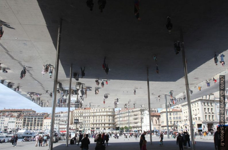 Reflets de l'Ombrière de Norman Foster. Photo © Alex Medwedeff