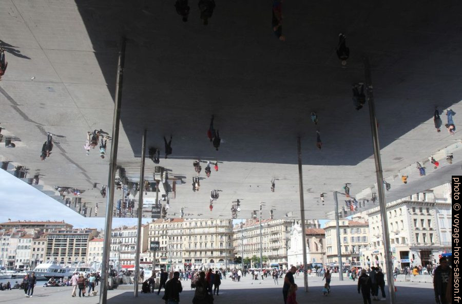 Reflets de l'Ombrière de Norman Foster. Photo © Alex Medwedeff