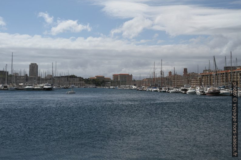 Brise de vent sur le Vieux-Port de Marseille. Photo © Alex Medwedeff