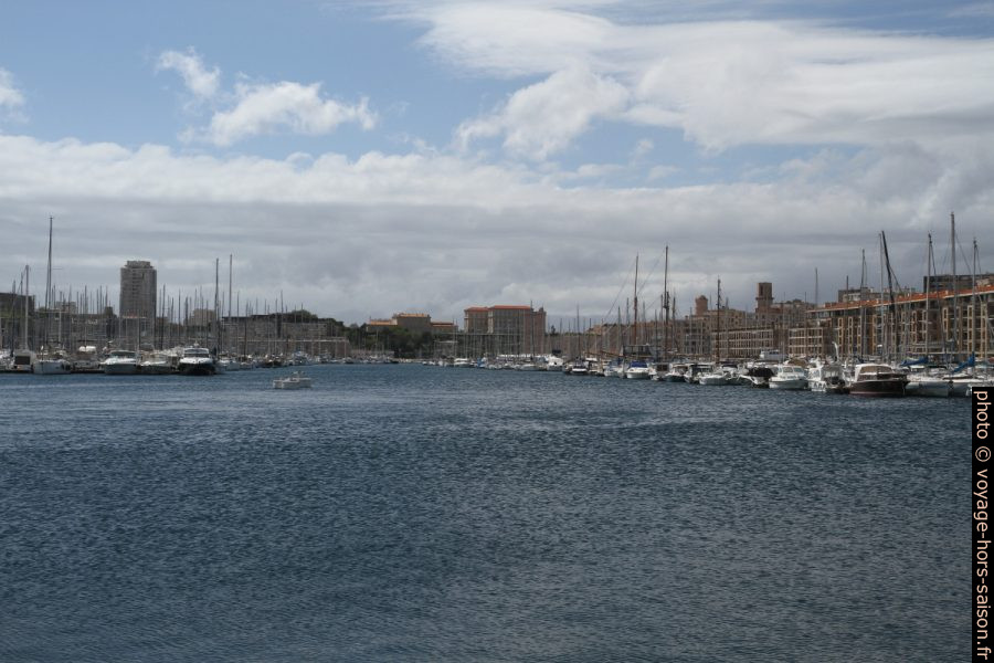 Brise de vent sur le Vieux-Port de Marseille. Photo © Alex Medwedeff