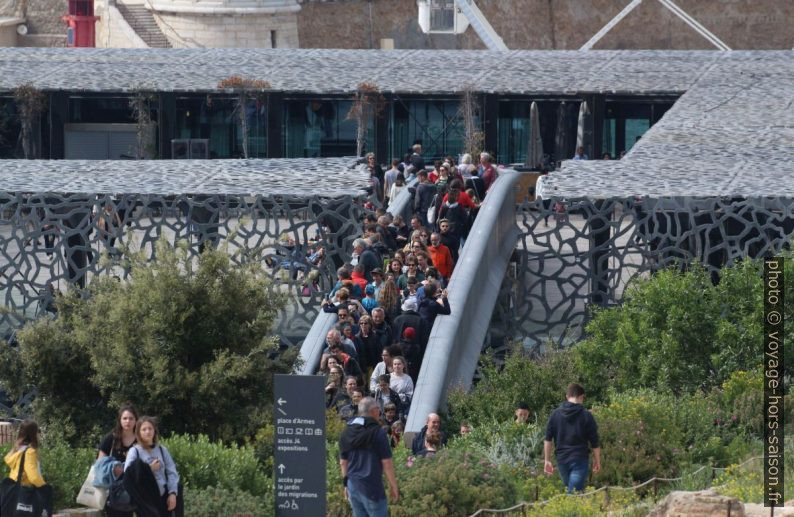 Passerelle du Fort St. Jean au MuCEM. Photo © André M. Winter