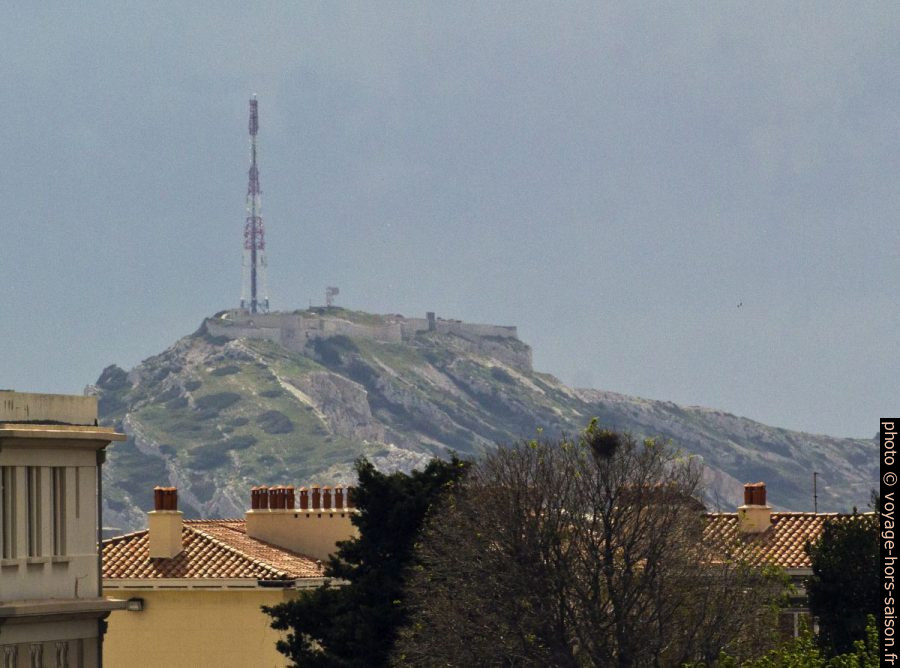 Antenne et Fort des Pomègues des Îles du Frioul. Photo © André M. Winter