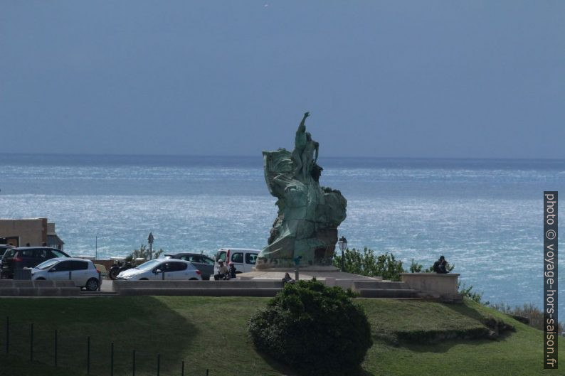 Monument aux héros et victimes de la mer. Photo © André M. Winter