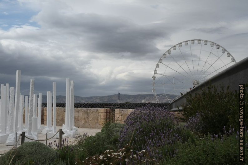 Exposition et Grande Roue de Marseille. Photo © Alex Medwedeff