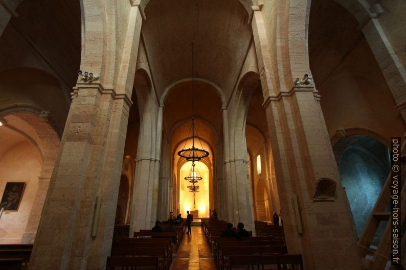 Nef de l'Église St. Laurent. Photo © André M. Winter