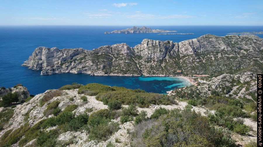 Calanque de Sormiou et l'Île de Riou. Photo © André M. Winter