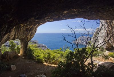 La Grotte de l'Os. Photo © André M. Winter