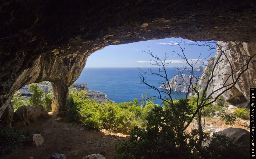La Grotte de l'Os. Photo © André M. Winter