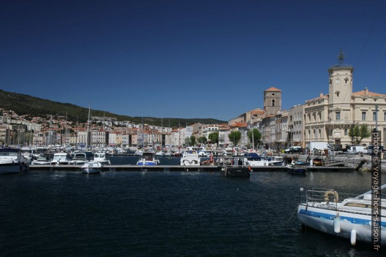 Vieux Port et ville de la Ciotat. Photo © Alex Medwedeff