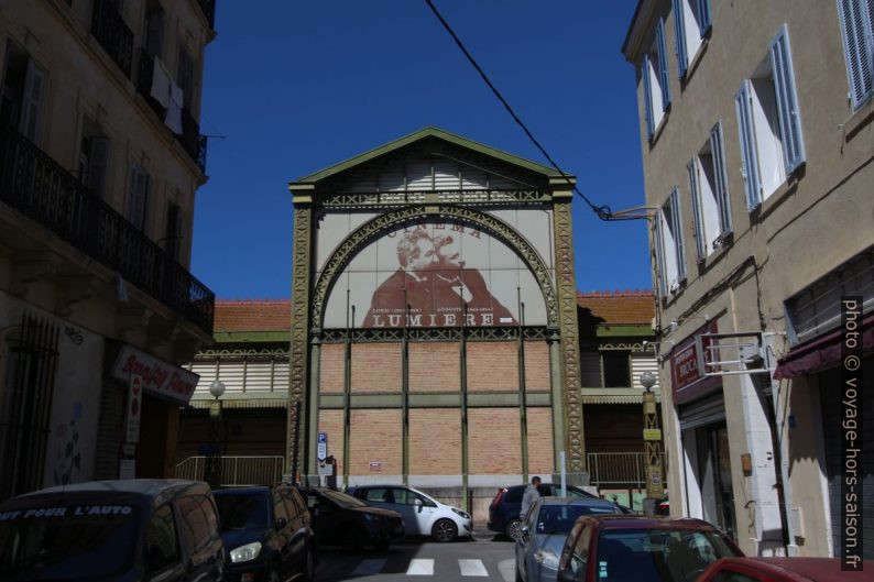 Le Cinéma Lumière dans l'ancienne halle du marché. Photo © André M. Winter