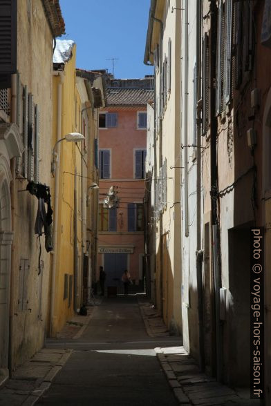 Rue Ledru Rollin. Photo © Alex Medwedeff