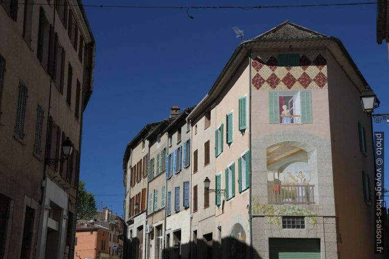 Maisons de Carcès. Photo © Alex Medwedeff