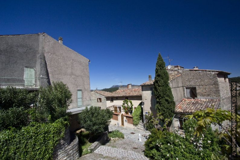 Maisons du vieux centre de Carcès. Photo © André M. Winter