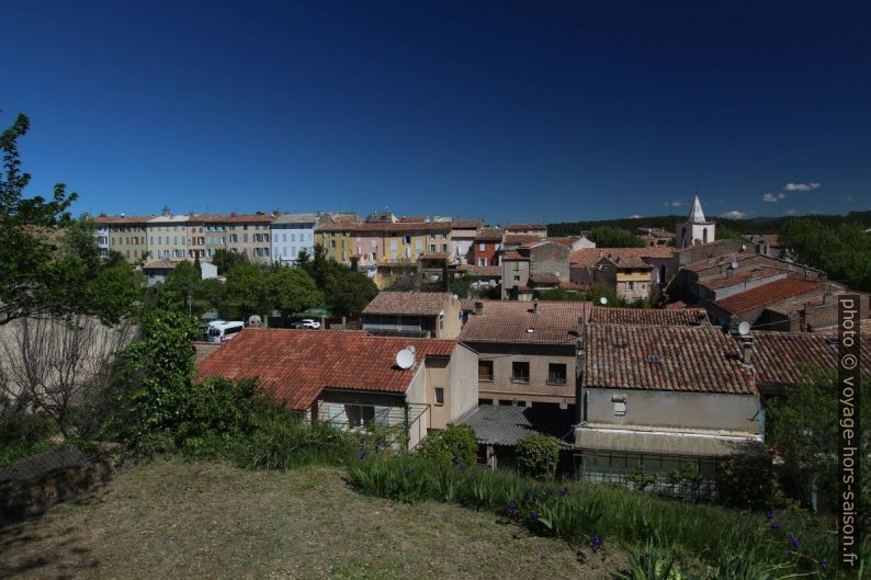 Rangée de maisons de la Rue Florentin Giraud. Photo © André M. Winter