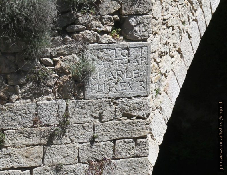 Plaque du maçon Charles Mireur sur le Pont Ste. Catherine. Photo © André M. Winter