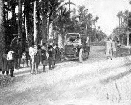 L’automobile dans la Palmeraie d’Elche dans la région de València