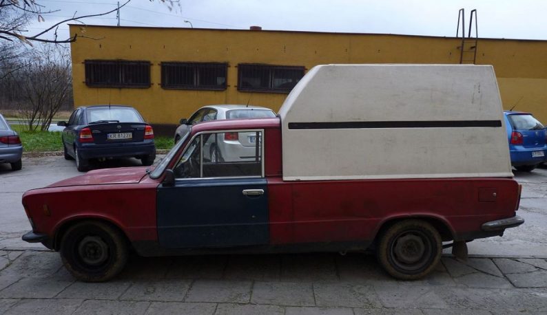 FSO 125p Pick-up avec hard top. Photo Wikimedia CCSA3 Dawid783