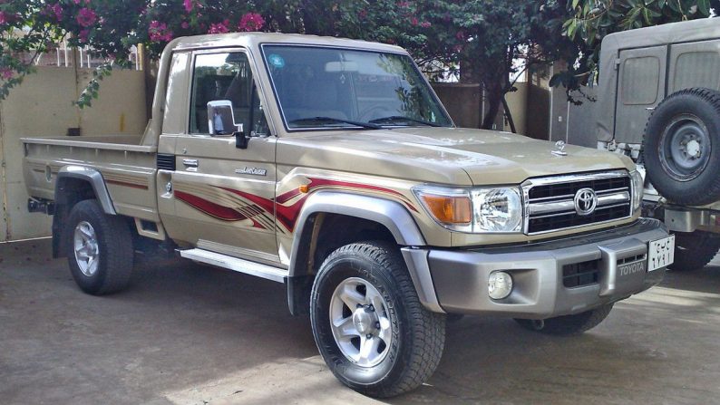 Toyota Land Cruiser pickup de 2007. Photo Wikimedia CCSA3 Minaldino