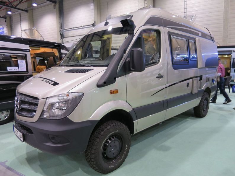 Mercedes Sprinter 4×4 camping-car de 2016. Photo Wikimedia CCSA3 Travelarz